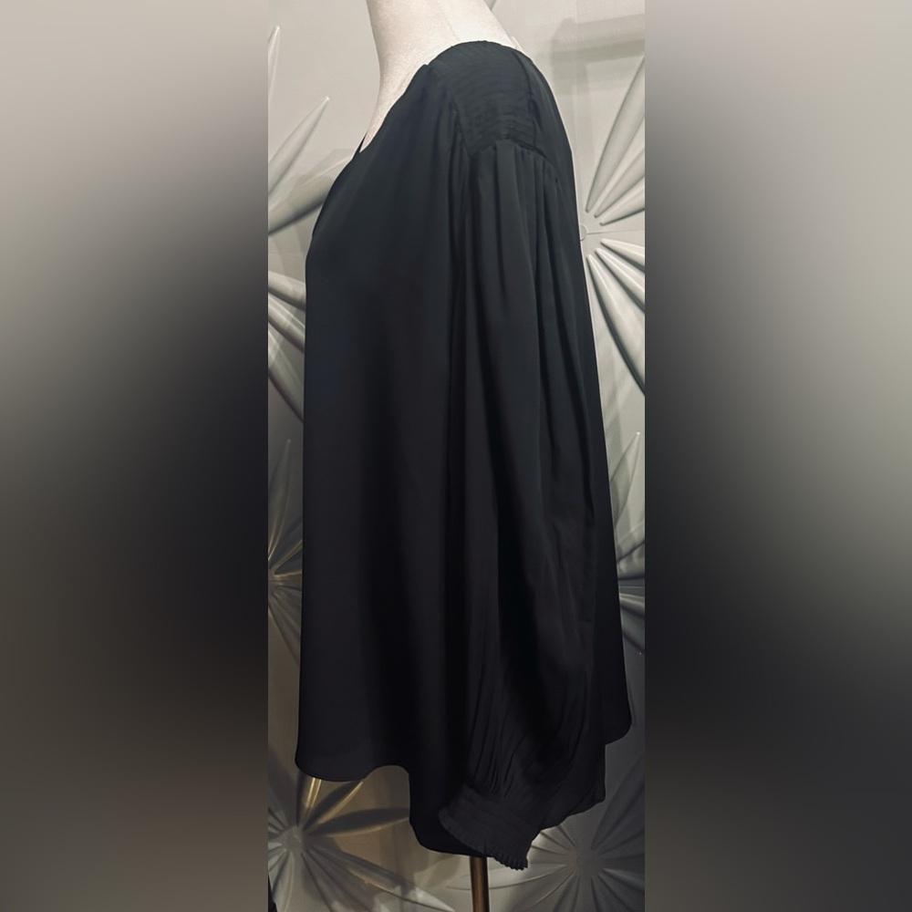 NWT Magaschoni SZ 3X Black sheer blouse/V-neck/pleated shoulder & cuffs/bust 58” - Picture 5 of 8